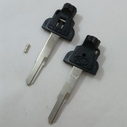 KYMCO КЛЮЧ С МЯСТО ЗА ЧИП И МАГНИТИ KYM4R