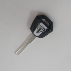 TRIUMPH КЛЮЧ С МЯСТО ЗА ЧИП HU101